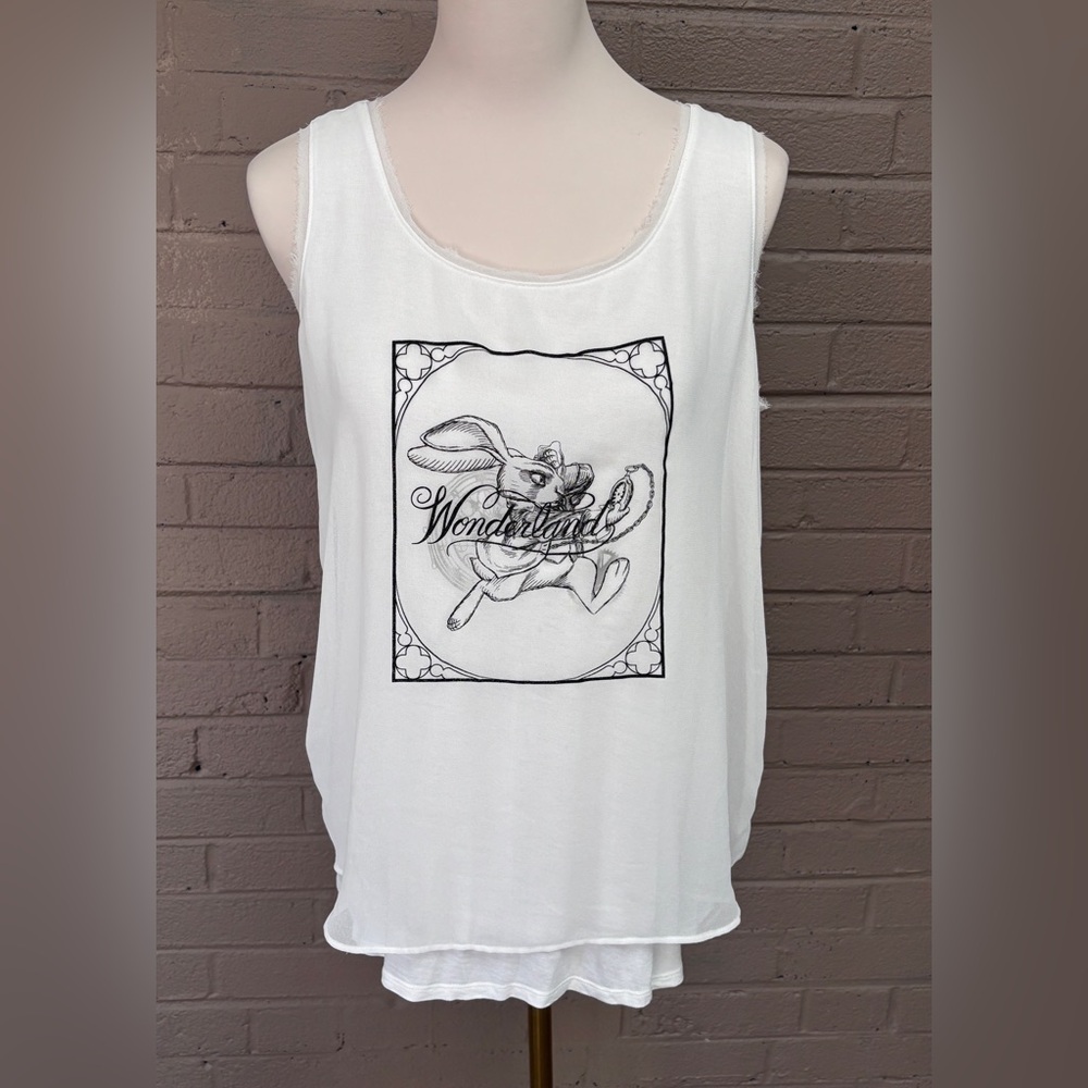 Alice through the Looking Glass designer collection
White sleeveless top  M